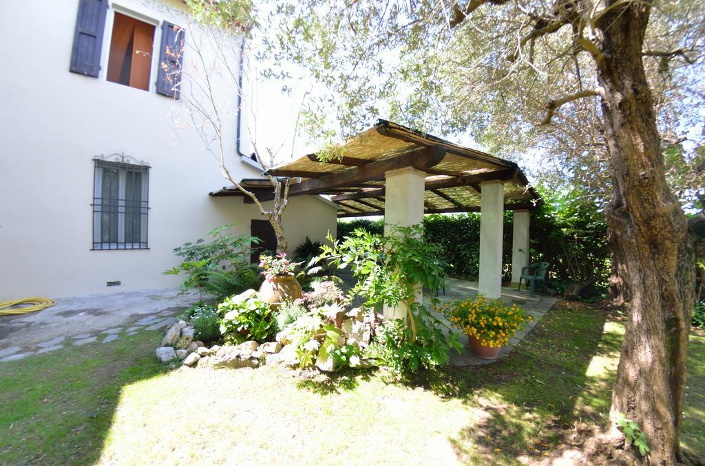 Casa Romana Виареджо Экстерьер фото